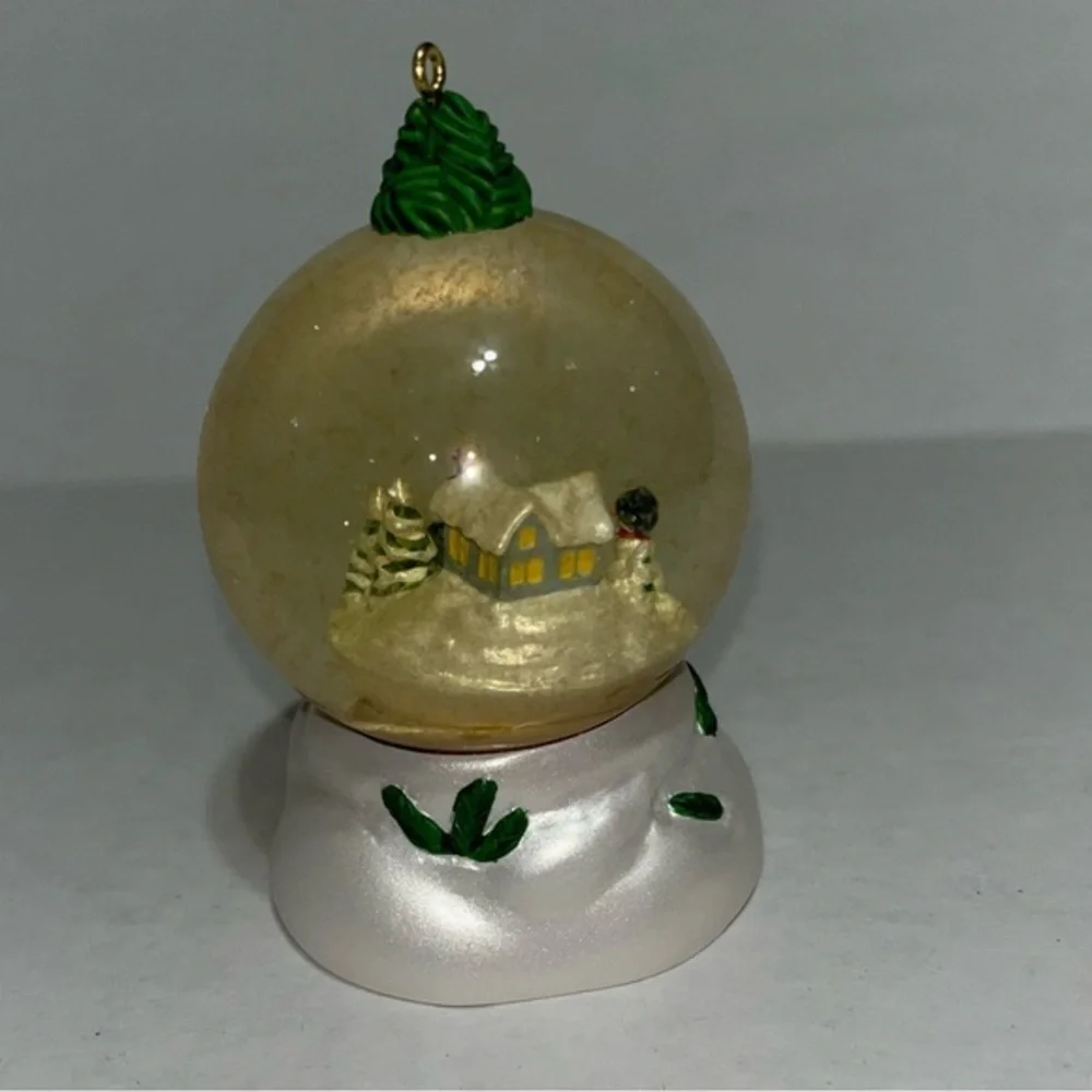 Hallmark‎ Keepsake Ornament Bringing Home the Tree Snowglobe
